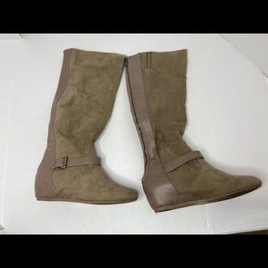 Tan winter boot